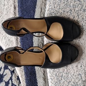 Naturalizer heels 3"
